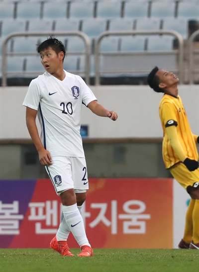  2일 오후 파주스타디움에서 열린 2018 AFC(아시아축구연맹) 19세이하 챔피언십 예선 조별리그 F조 한국과 브루나이의 경기에서 한국 이강인이 페널티킥을 성공하고 있다. 2017.11.2