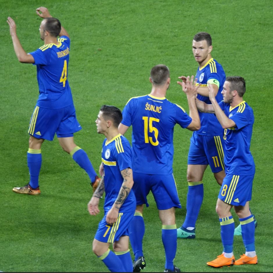     1일 오후 8시 전주월드컵경기장에서 열린 대한민국과 보스니아 헤르체고비나의 친선 경기에서 선제골에 성공한 보스니아 선수들이 기쁨을 나누고 있다.