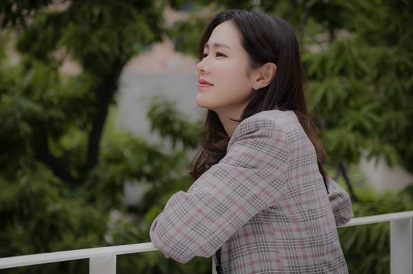  JTBC '밥 잘 사주는 예쁜 누나'에서 '윤진아' 역할 맡은 배우 손예진이 지난 5월 25일 서울 삼청동에서 종영 인터뷰를 가졌다.