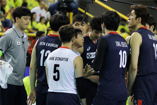  한국은 일본전에 총력을 기울였지만 대회 개막 후 처음으로 두 세트를 따낸 것에 만족해야 했다.