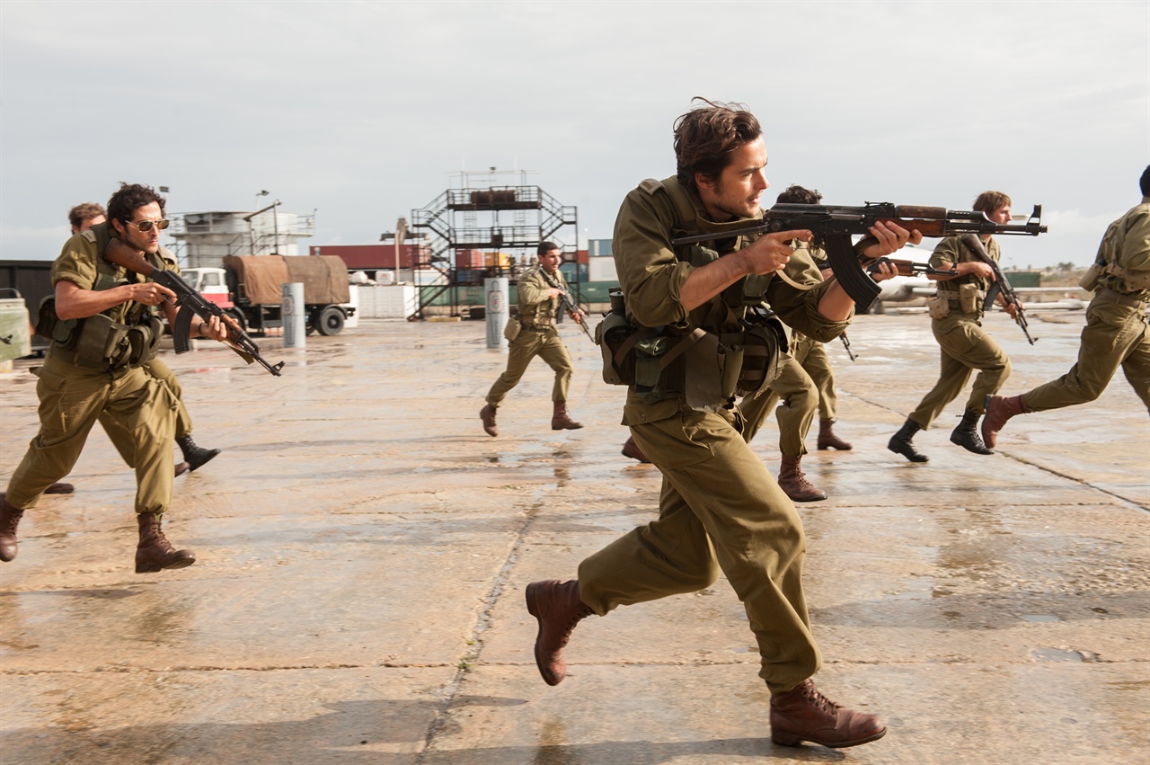  영화 <엔테베 작전>의 한 장면. 이스라엘 특수부대의 작전 장면