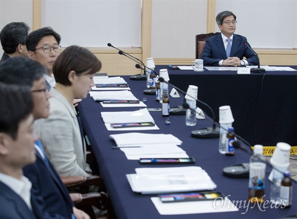  김명수 대법원장이 지난 6월 5일 오후 서울 서초구 대법원에서 열린 국민과함께하는 사법발전위원회에 참석하고 있다.