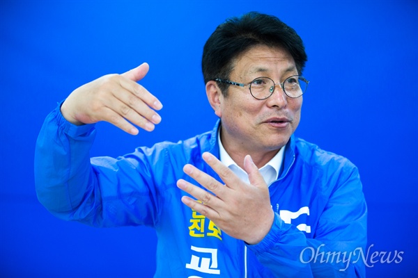 지난 4일, 도성훈 인천교육감 후보가 자신의 선거 사무소에서 <오마이뉴스>와 인터뷰에 나섰다.