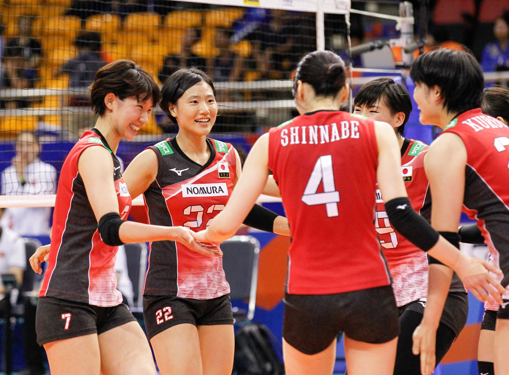  일본 여자배구 네이션스 리그 경기 모습... 맨 왼쪽(7번) 선수가 이시이(180cm)다.