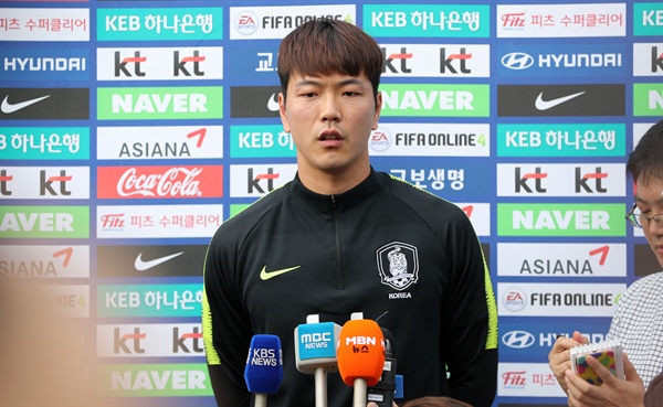 온두라스전 소감 밝히는 김영권 대한민국 축구대표팀 김영권이 29일 오후 대구스타디움 보조경기장에서 공개훈련을 하기 전 인터뷰를 하고 있다. 2018.5.29