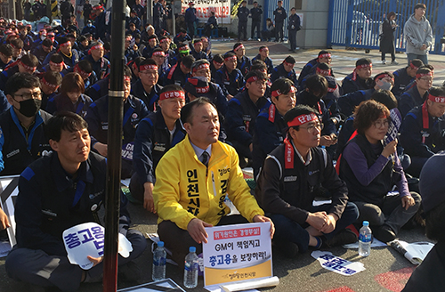 한국지엠 경영정상화를 촉구하는 집회에 참석한 김응호 정의당 인천시장 후보
