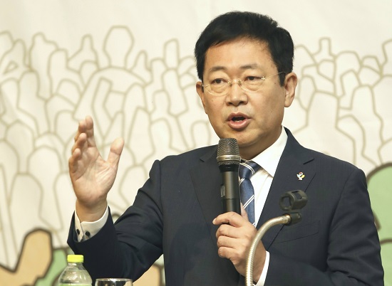 더불어민주당 박남춘 인천시장 후보가 자신의 정견을 발표하고 있다.