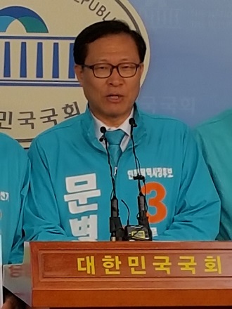 바른미래당 문병호 인천시장 후보는 유정복 후보의 기자회견이 끝난 후 기자회견을 열어 정태옥 의원의 구속수사를 촉구했다. 