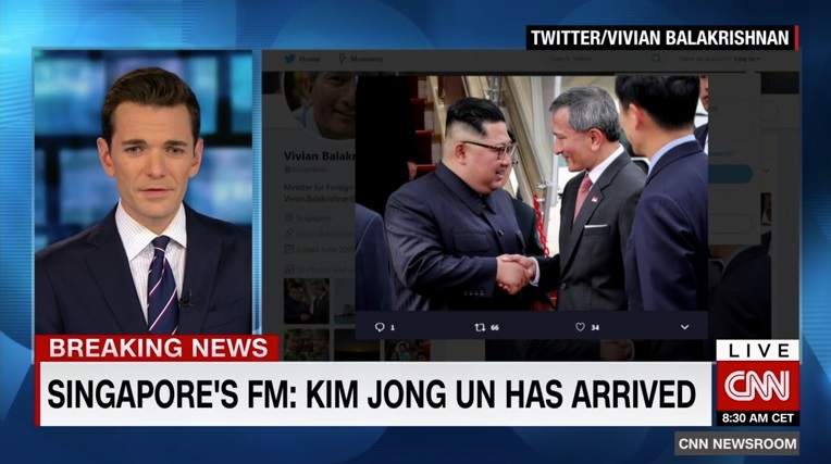 김정은 북한 국무위원장의 싱가포르 도착을 보도하는 CNN 뉴스 갈무리.