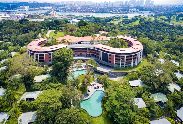 김정은 국무위원장과 트럼프 대통령의 6·12 북미정상회담 장소로 확정된 싱가포르 센토사 섬의 '카펠라 호텔' 전경.