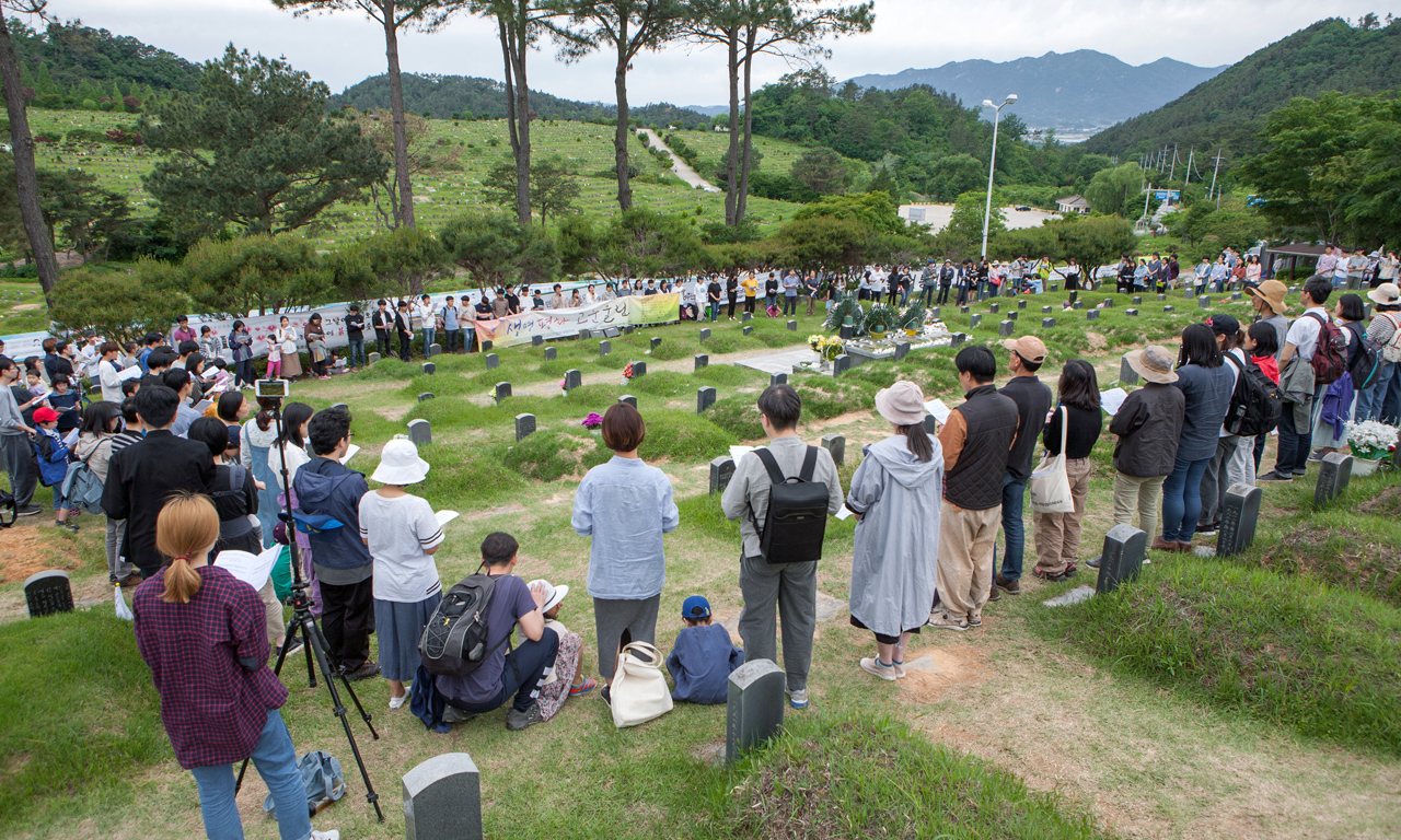 5월 20일 광주518민주묘지에 230여 명이 모여서 생명평화 고운울림 기도순례를 했다.