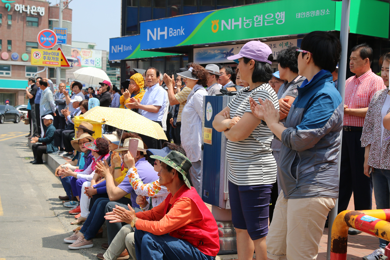 정책선거 사라진 6.13지방선거 태안군선거구는 선거를 코앞에 둔 시점에서 역대 최악의 네거티브 선거전이 이어지고 있다. 정책이 실종된 이번 선거에서 유권자들의 선택은 네거티브전을 펼친 후보를 선택할 것인지, 당한 후보를 선택할 것인지 관심이 모아지고 있다. 
