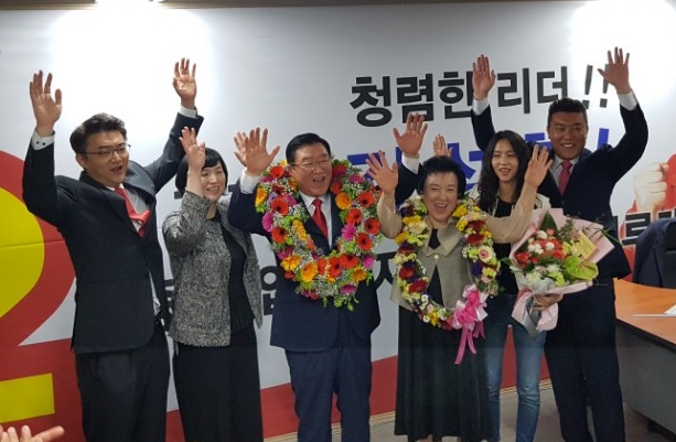 자유한국당 김석환 홍성군수 당선자 .