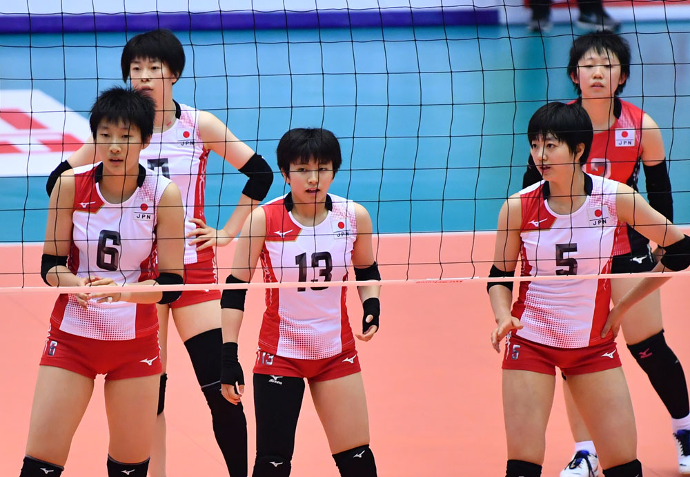  일본 청소년 대표팀 선수들... 왼쪽부터 6번 히라야먀(178cm), 13번 소노다(161cm), 5번 요시다(174cm) 선수