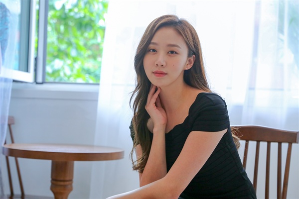  KBS '슈츠'에서 법무법인 강앤함의 법률보조 사무주임 '패러리걸(paralegal)' 김지나 역할을 맡은 배우 고성희. 