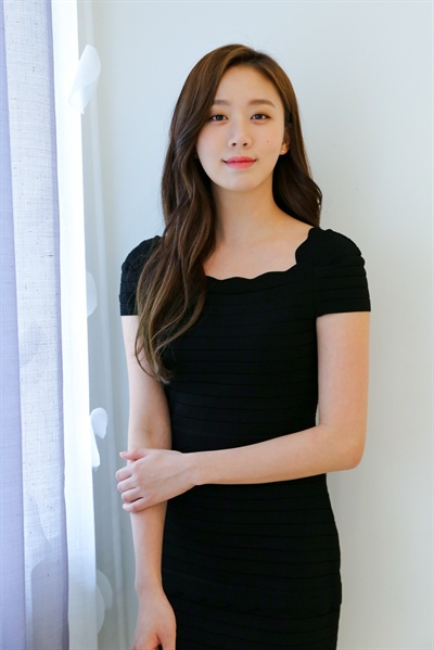  KBS '슈츠'에서 법무법인 강앤함의 법률보조 사무주임 '패러리걸(paralegal)' 김지나 역할을 맡은 배우 고성희. 