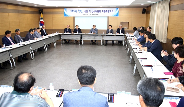 허성무 창원시장 당선인은 6월 20일 창원시청 별관 회의실에서 '인수위원회 자문위원 회의'를 열었다.