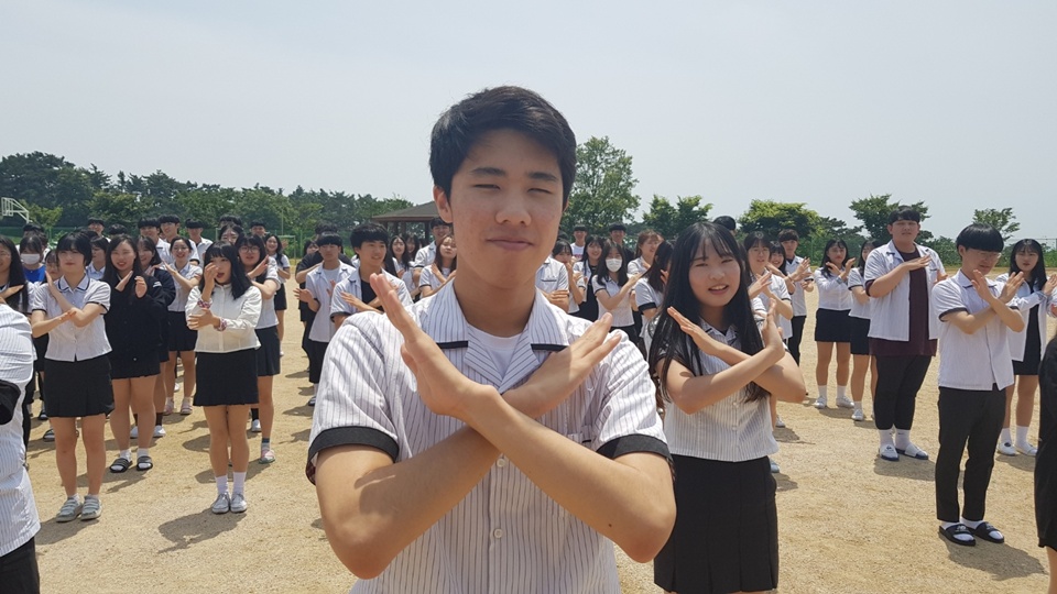 교육동아리 ‘교생교사’는 인권뿐만 아니라 적극적인 사회참여활동을 해오고 있다. 그 예로 지난 세월호 참사 4주기 때에는 학생회와 함께 노란 리본 나눔을 하는 등 추모행사를 갖기도 했으며, 기말시험이 끝나면 지역 내 초, 중학교에서 학생들에게 재능기부를 할 예정이다. 