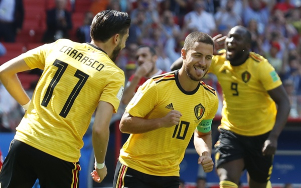  2018년 6월 24일(한국시간), 러시아 월드컵 G조 조별리그 2차전 벨기에와 튀니지의 경기. 벨기에의 에당 아자르(가운데)가 득점 후 동료들과 기뻐하고 있다.