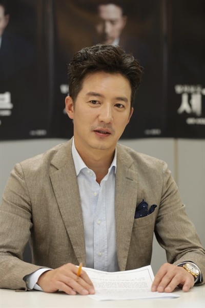  배우 정준호가 TV조선 탐사보도 프로그램 <세븐>의 새 진행자를 맡았다. 26일 오후 <세븐>의 기자간담회가 열렸다. 