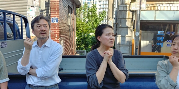남상혁씨(왼쪽)와 진지원씨(오른쪽)는 "그냥 이 집에서 사는게 소원"이라고 말한다.