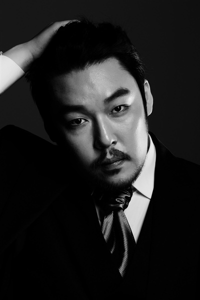  JTBC 예능 프로그램 <팬텀싱어2>에 출연했던 남성 크로스오버 싱어 조민웅.