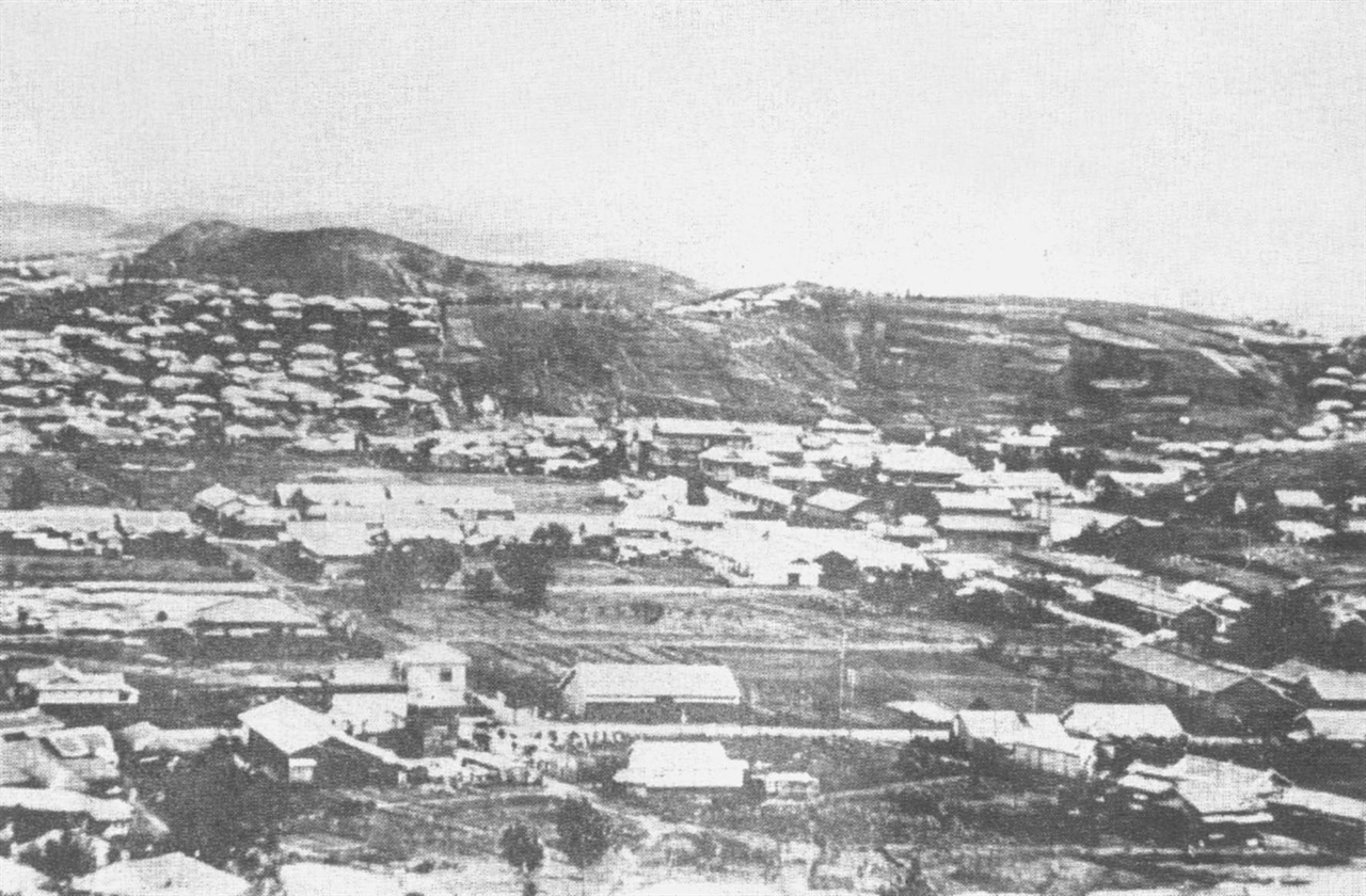 1920년대 군산 개복동 고지대(사진 왼쪽 윗부분)
