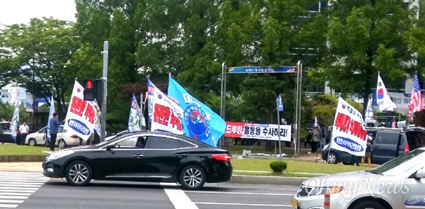 대한민국전역군인총연합회는 7월 2일 오후 경남도청 정문 맞은편에서 집회를 벌였다.