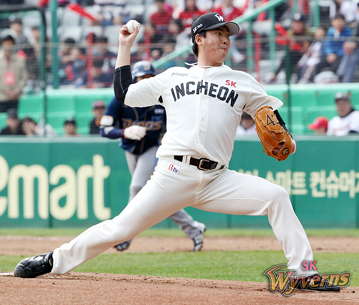   SK 선발진의 한 축을 담당하고 있는 우완 문승원
