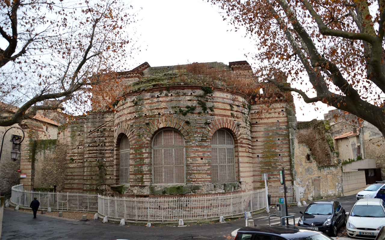 콘스탄티누스 1세가 4세기에 건설한 로마의 유적이다. 