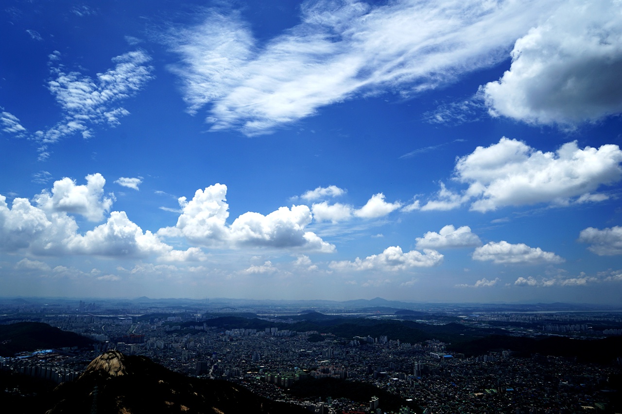 북한산에서 바라본 서울 하늘