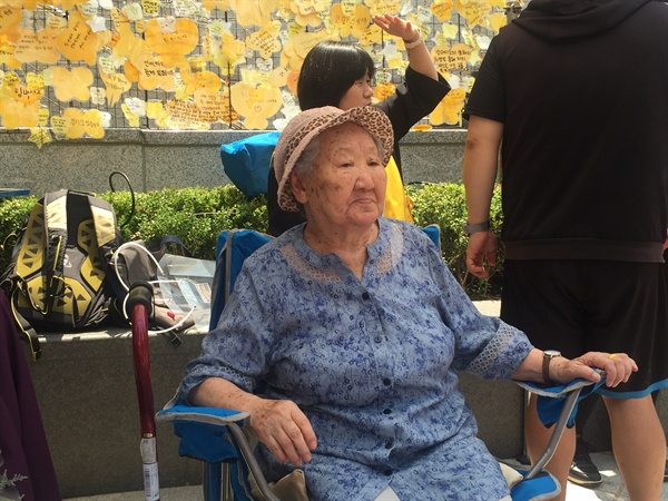 수요시위에 참가한 일본군 '위안부' 피해자 길원옥 할머니