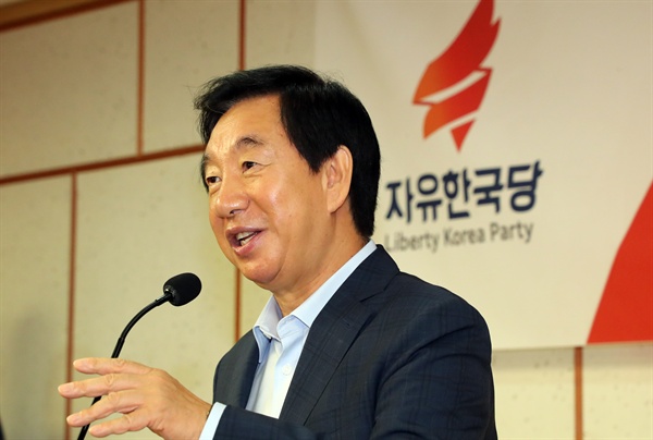 발언하는 김성태 대표권한대행 자유한국당 김성태 당 대표 권한대행 겸 원내대표가 5일 국회 의원회관에서 열린 원외 당협위원장 간담회에서 인사말을 하고 있다. 