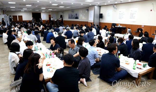 '박노정 시인을 사랑하는 사람들'은 7월 6일 저녁 진주 경상대병원 장례식장에서 "시인 박노정을 기리다"는 제목의 추모문화제를 열었다.