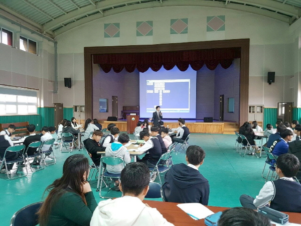 인천시교육청은 ‘인천자유학기(학년)제 및 연계학기를 통해 미래형 교육과정’을 통해 미래지향적인 교육과정을 구현하고 있다.