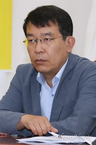 정의당 김종대 의원이 9일 오전 서울 여의도 국회에서 열린 상무위원회 회의에 참석하고 있다.