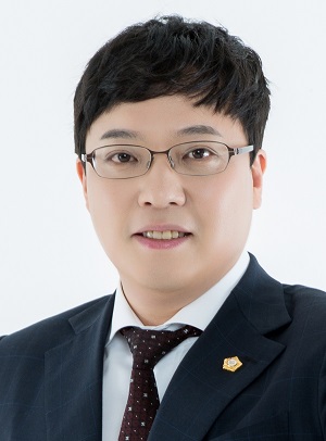 역대 최연소 의장으로 선출한 강남구의회 이관수 의원