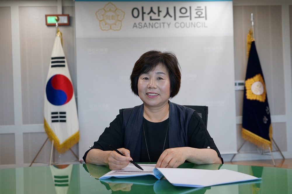 김영애 의장은 현행 의장선거 제도에 대한 개선의지를 언급했다. 또 후배 정치인들에게 기회를 주기 위해 이번 임기를 끝으로 아산시의원 출마는 더 이상 하지 않겠다고 밝혔다. 