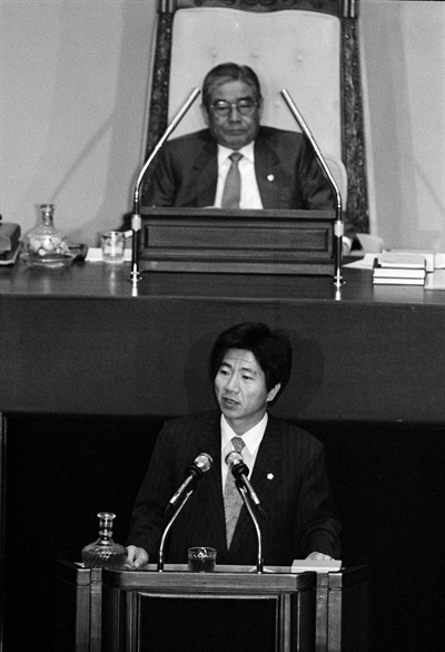 1988년 7월 7일, 노무현 민주당 의원이 사회·문화 대정부질문에서 질의를 하고 있는 모습.