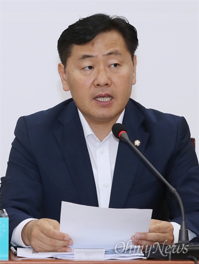 바른미래당 김관영 원내대표가 지난 11일 오전 서울 여의도 국회에서 열린 비상대책위원회의에서 모두발언을 하고 있다.