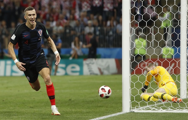  2018년 7월 12일 오전 3시(한국시간) 러시아 월드컵 준결승 크로아티아와 잉글랜드의 경기. 크로아티아의 이반 페리시치가 득점 후 기뻐하고 있다.