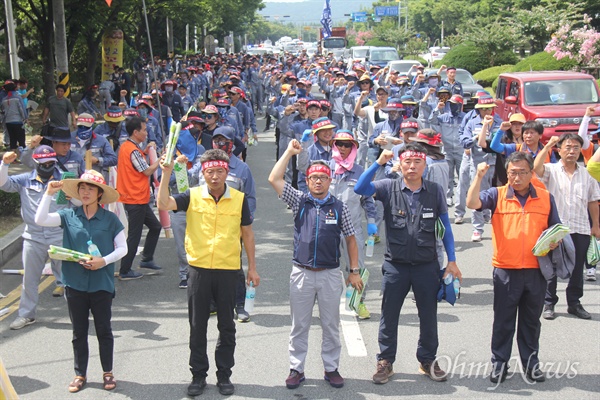 전국금속노동조합 경남지부는 12일 오후 창원지방법원 앞에서 "성동조선 생존권 사수 결의대회"를 열었다.