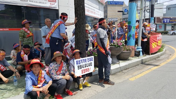 육군보병 제39사단 인근에 있는 함안 군북면 춘곡마을 주민들은 소음 피해 대책 등을 요구하며 창원시청과 함안군청 앞에서 집회를 열었다.