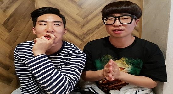 ‘더블비’의 멤버 박민규(왼쪽)씨와 함께 한 장명준씨.