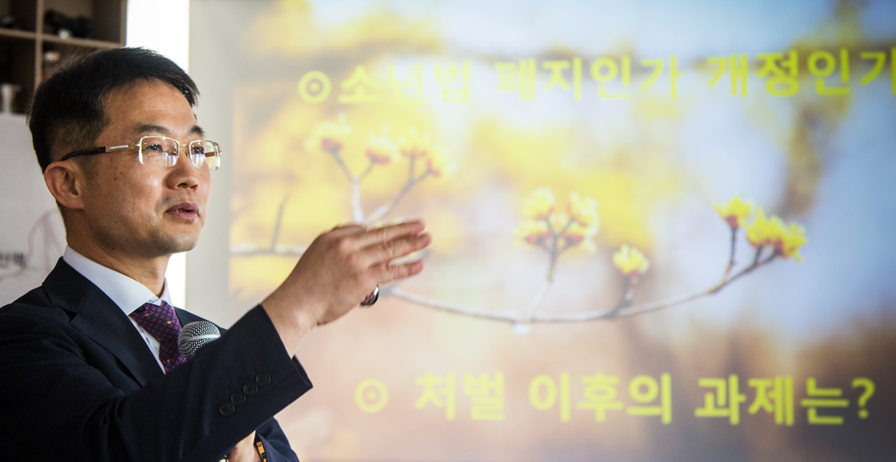 지난 7월, 대전에서 열린 북콘서트에서 소년법에 대해 강연 중인 천종호 판사. 