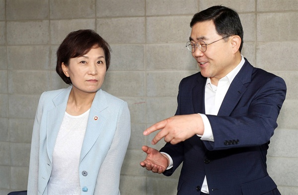 김현미 국토교통부 장관과 허성무 창원시장이 7월 18일 전주에서 만났다.