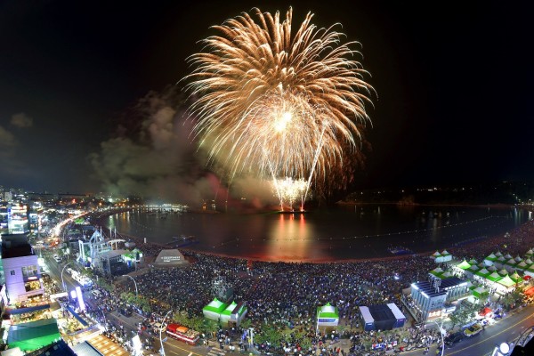 현대중공업 옆에 있는 울산 동구 일산해수욕장에서 20일부터 3일간 조선해양축제가 열린다. 사진은 지난해 축제 모습