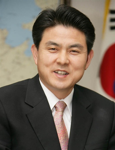 김태호 전 경상남도지사(2004년 6월~2010년 6월).