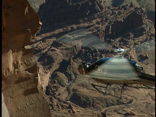  추락도 걱정이지만, 헬리콥터 블레이드도 걱정해야했던 톰 크루즈의 아찔한 암벽타기