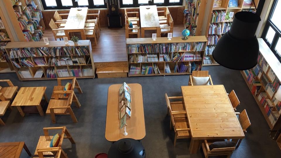 서산시 인지면 토성산 자락에 자리 잡은 ‘맹꽁이 도서관’으로 지난 2016년 지역문화의 발전과 주민간 소통을 목적으로 만들어졌다. 최근에는 어린아이들과 가족들이 많이 찾는다. 